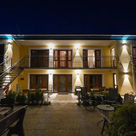 Apartamenty I Pokoje - Dom Goscinny Pasja -2 Minuty Do Plazy Dzwirzyno Exterior photo