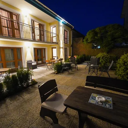 Apartamenty I Pokoje - Dom Goscinny Pasja -2 Minuty Do Plazy Dzwirzyno Exterior photo