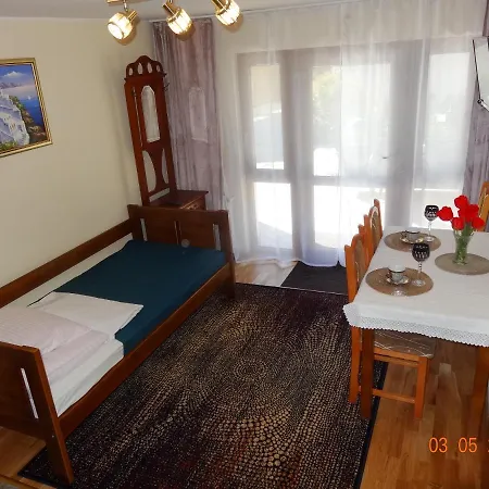 Apartamenty I Pokoje - Dom Goscinny Pasja -2 Minuty Do Plazy Dzwirzyno Exterior photo