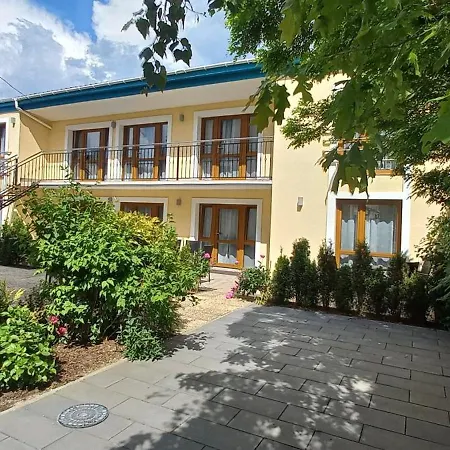 Apartamenty I Pokoje - Dom Goscinny Pasja -2 Minuty Do Plazy Dzwirzyno Exterior photo