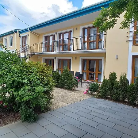 Apartamenty I Pokoje - Dom Goscinny Pasja -2 Minuty Do Plazy Dzwirzyno Exterior photo